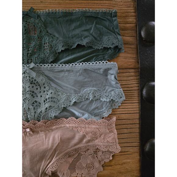 Victoria's Secret Dream Angels Hipkini Soft Satin Hip Hugger Panty sz XS New - Picture 2 of 4